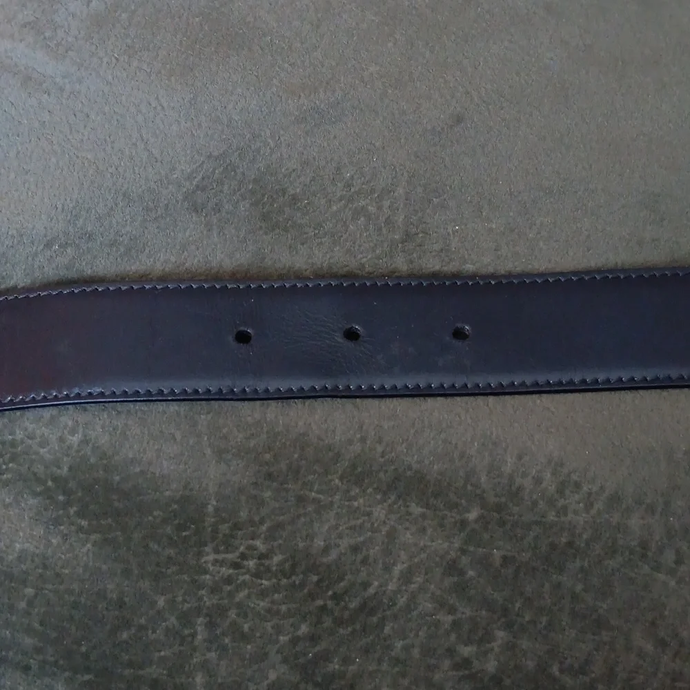 Gucci LuxuryVintage Reversible Elegant Black Leather /CamelBelt with Gold G. - Picture 6 of 9